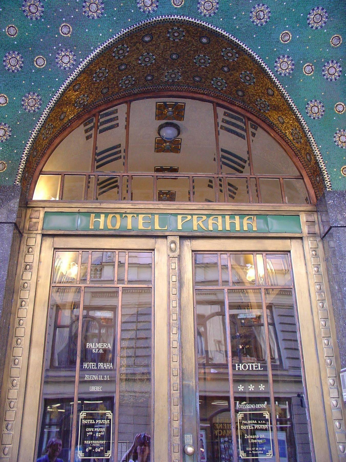 ホテル プラハ リベレツ エクステリア 写真
